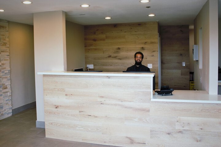 Country Inn & Suites by Radisson Monterey Beachfront-Marina, CA