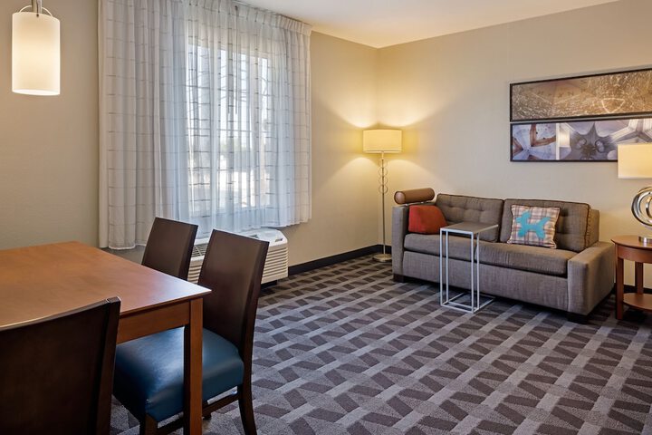 Room 25 of 46