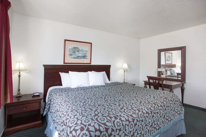 Room 6 of 13
