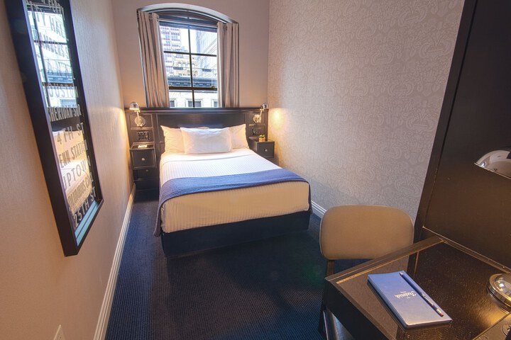 Room 34 of 71