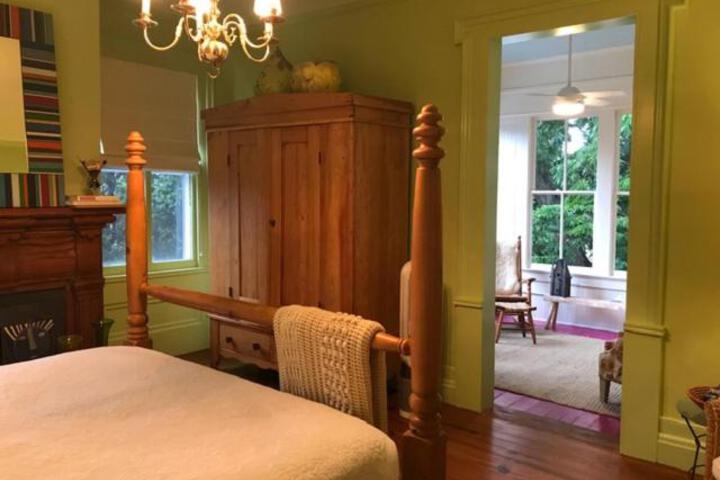 Elmwood 1820 Bed & Breakfast Inn