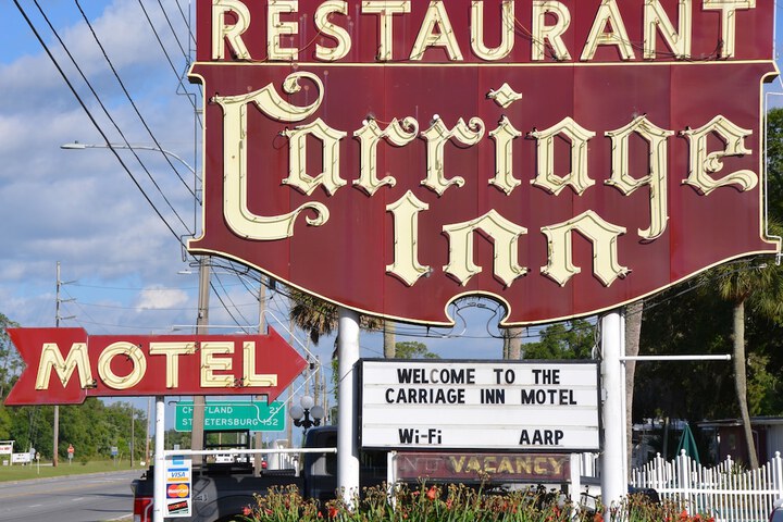 Carriage Inn Motel