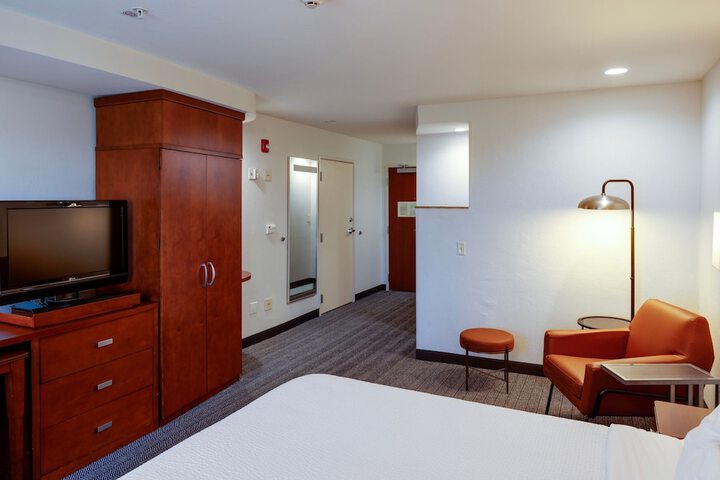 Room 33 of 49