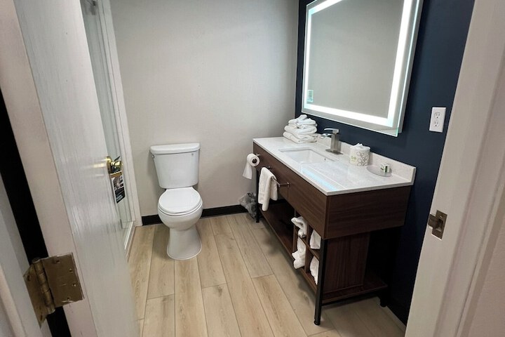Wingate by Wyndham Dublin Near Claytor Lake State Park