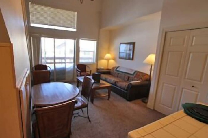 Room 51 of 190