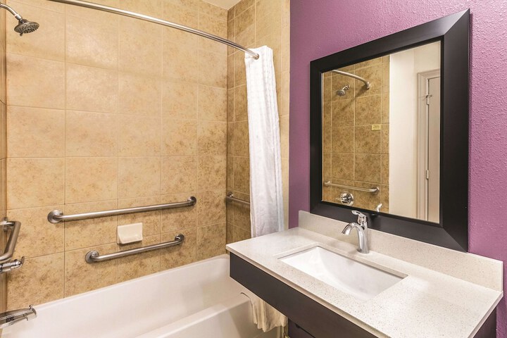 La Quinta Inn & Suites by Wyndham Mission at West McAllen