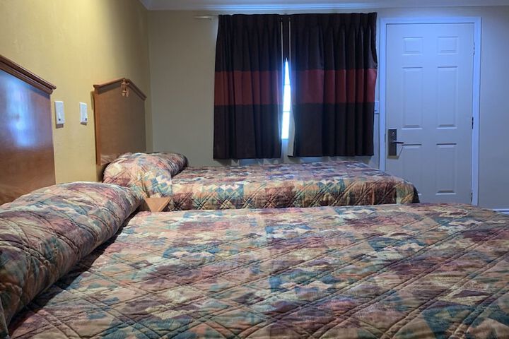 Room 50 of 107
