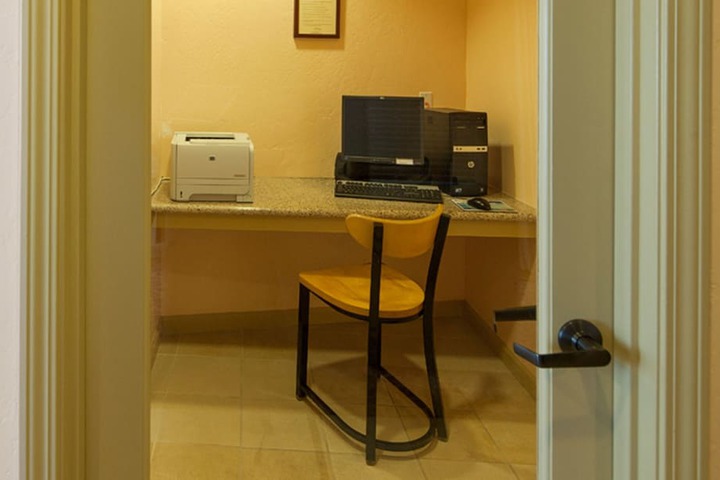 Business Center 33 of 35