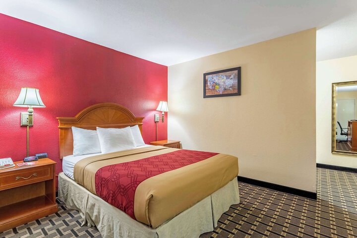 Econo Lodge Inn & Suites Santa Rosa