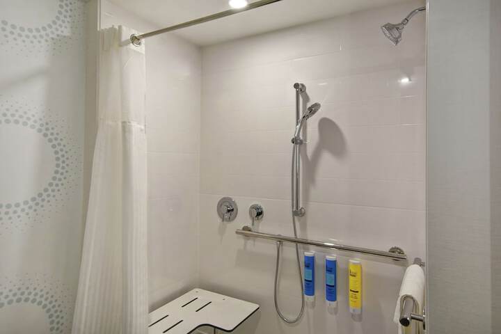 Room 20 of 35