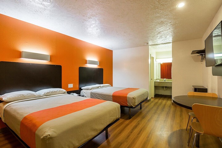 Motel 6 Madisonville TX