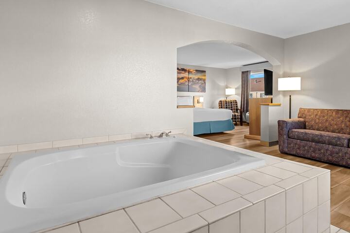 Days Inn & Suites by Wyndham Castle Rock