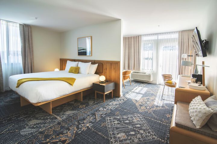SaltLine Hotel
