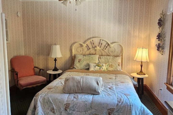 Room 100 of 125