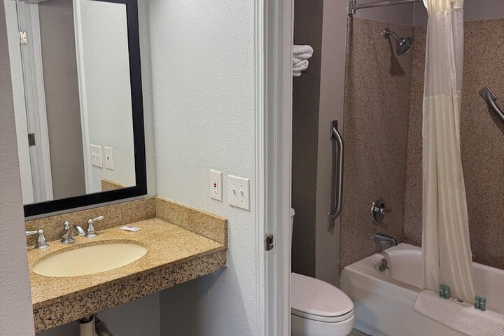 Studio 6 Suites Vancouver Wa - Waterfront