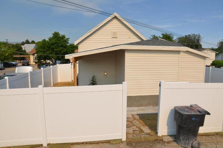 Baby Blue Sky - Price 2bd - Newly remodeled - nearby trails