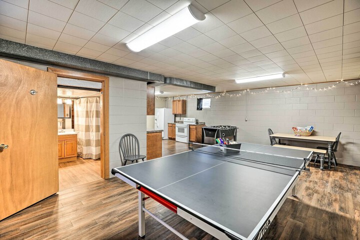 Sioux Center Split-level Home w / Game Room!