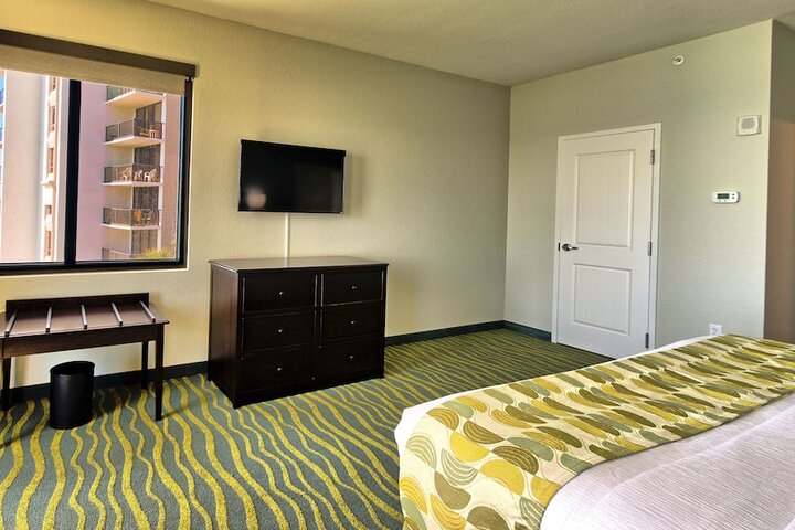 Room 53 of 141