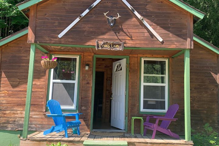 Pine Crest Motel & Cabins