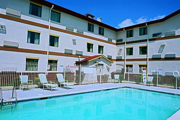 Pool 4 of 45