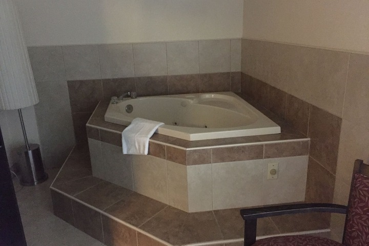 Hot Tub 56 of 58