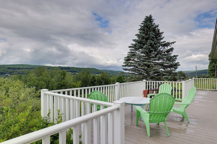 Lawrenceville Apartment w / Deck Near Gaming Lands!