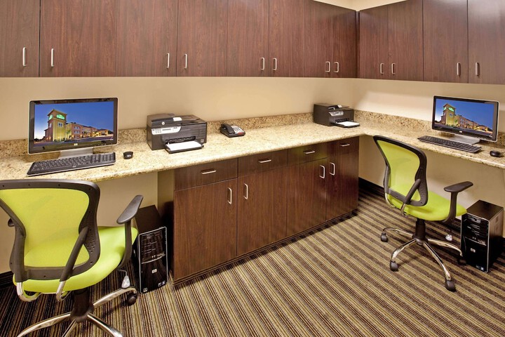 Business Center 44 of 44