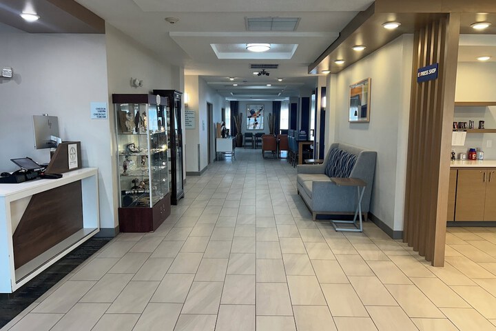 Holiday Inn Express Hotel & Suites Grants - Milan by IHG