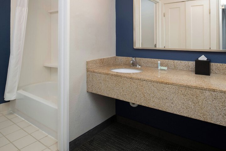 Courtyard by Marriott Shreveport Airport