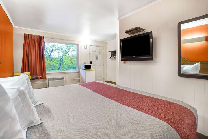 Room 18 of 25