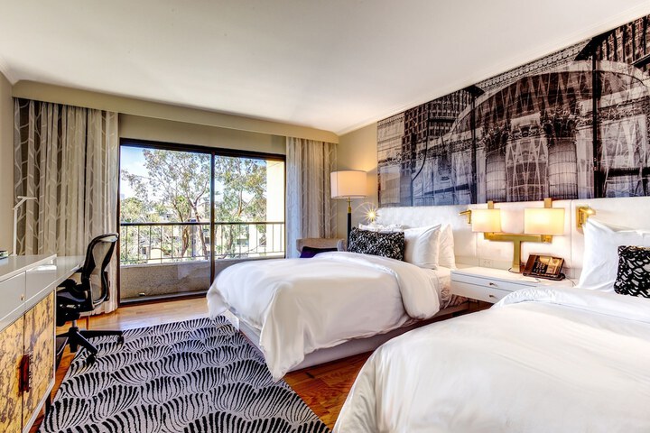 Avenue of the Arts Costa Mesa a Tribute Portfolio Hotel