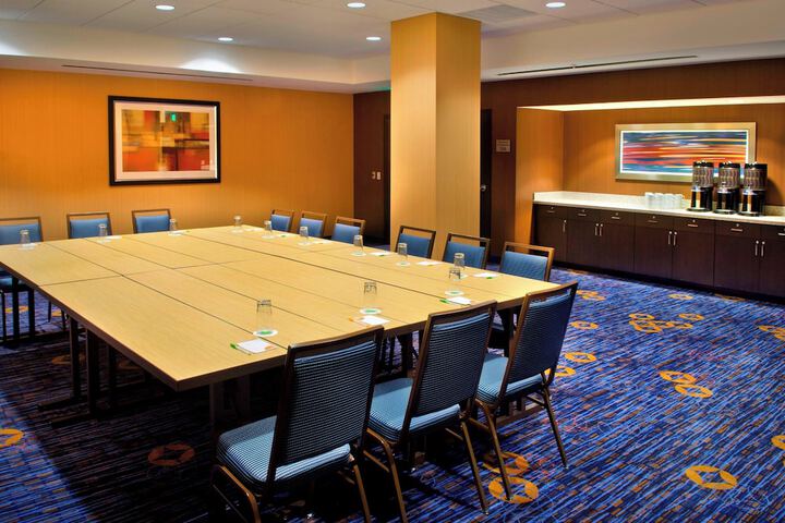 Courtyard by Marriott Newark Downtown