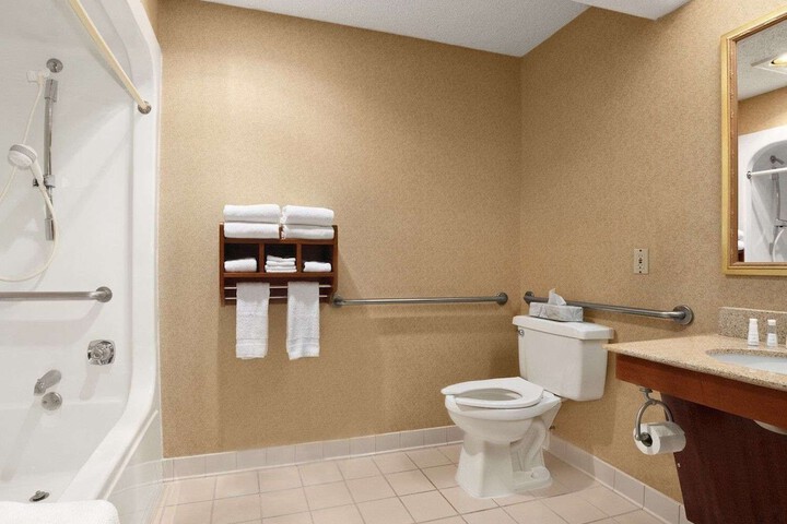 Room 10 of 28