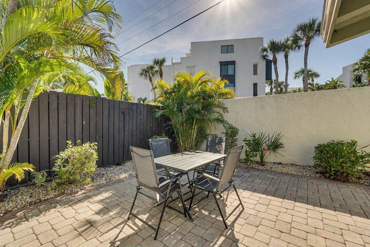 Manasota Key Vacation Rental w / Beach Access!