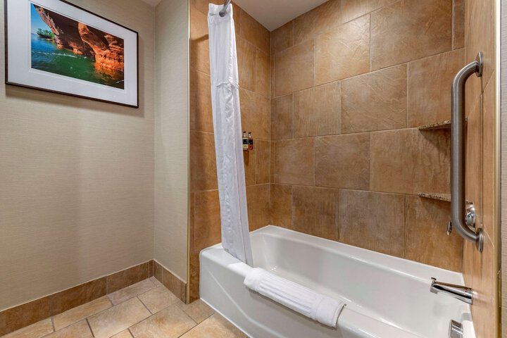 Lift Bridge Lodge an Ascend Collection Hotel