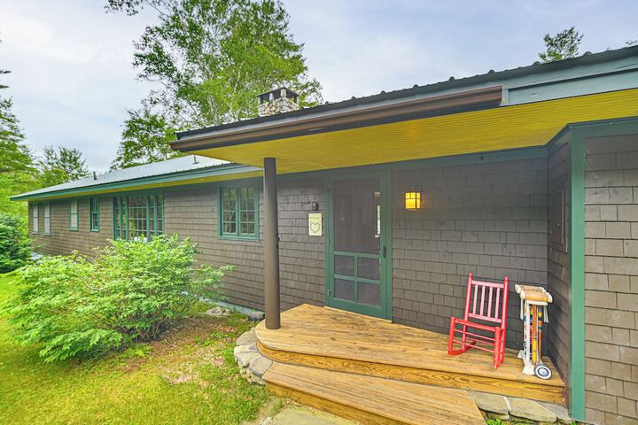 Lakefront Escape w / Deck & Kayaks in Lovell!