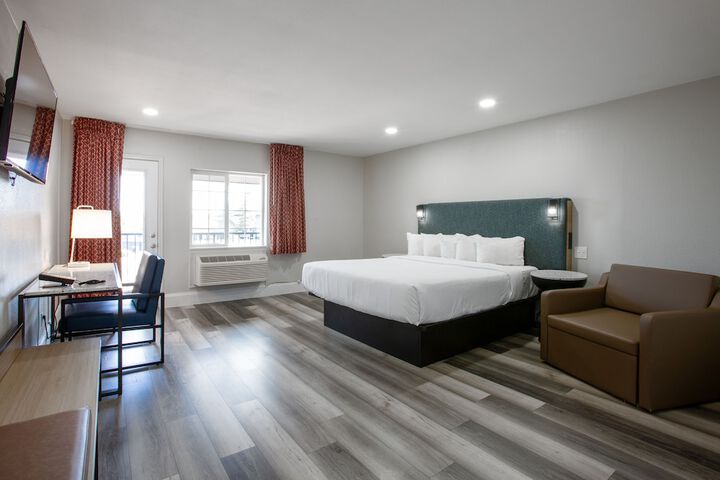 Room 33 of 82