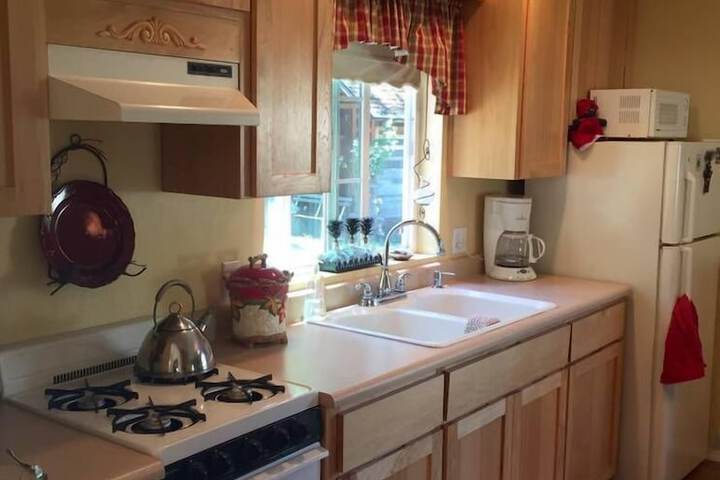 Romantic Rogue River Cottage Near Del Rio Winery