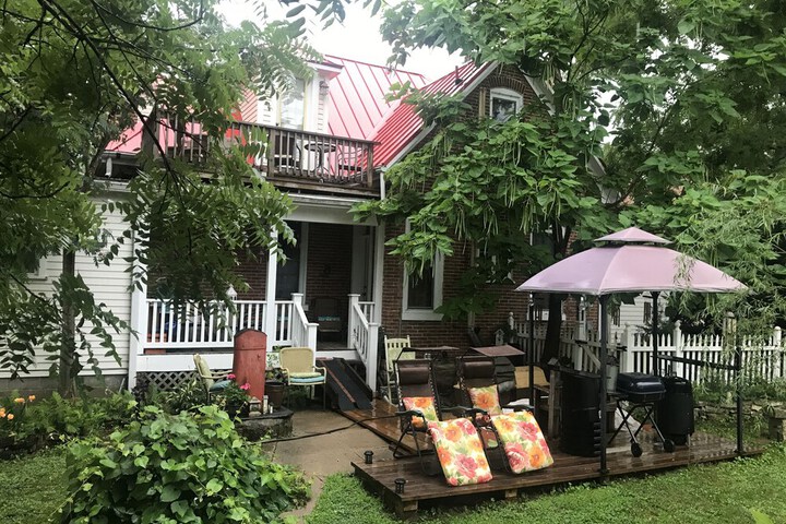Historic Iron Horse Inn