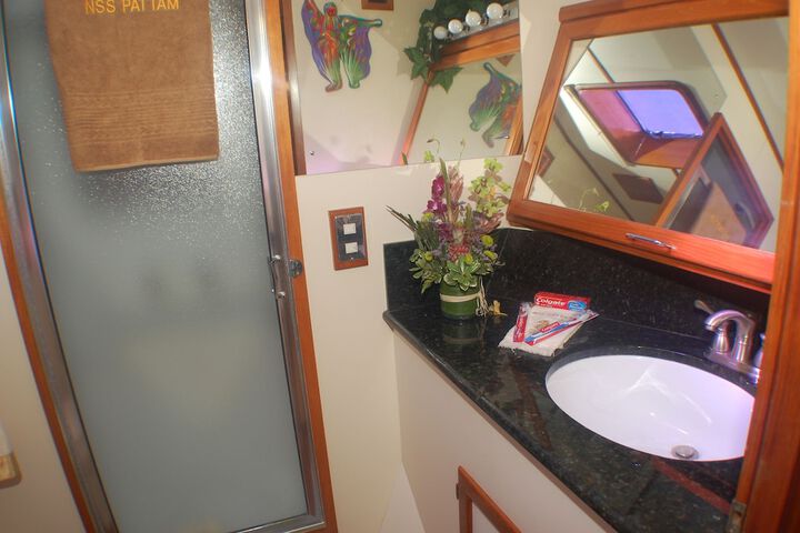 Room 6 of 13