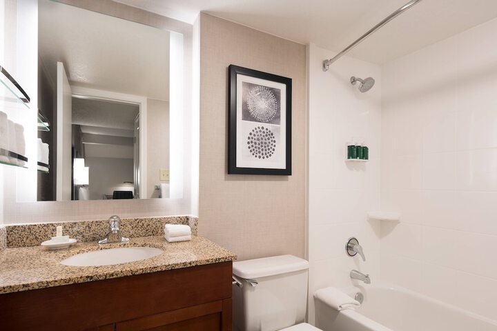 Room 33 of 47