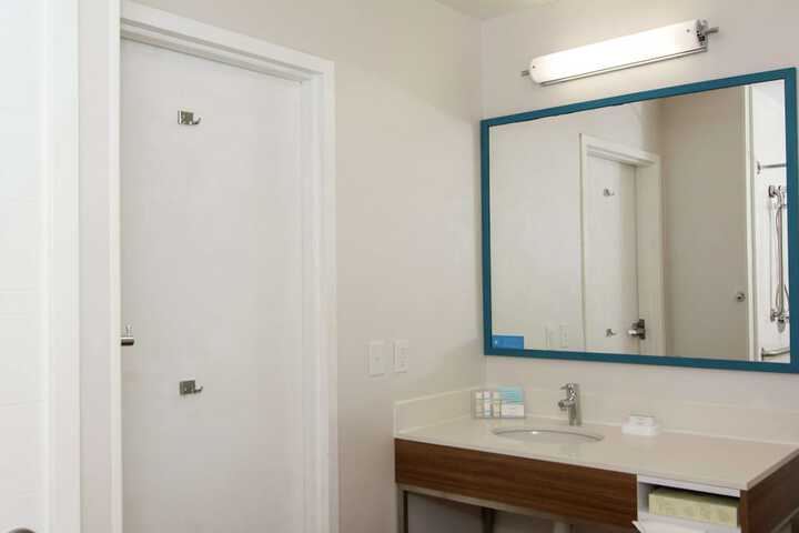 Room 28 of 35
