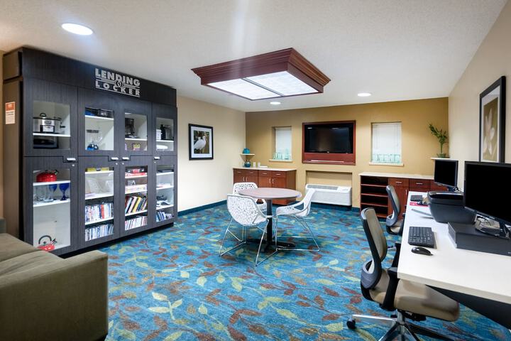 Business Center 44 of 45