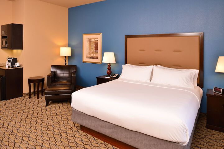 Holiday Inn Express & Suites Wichita Falls by IHG