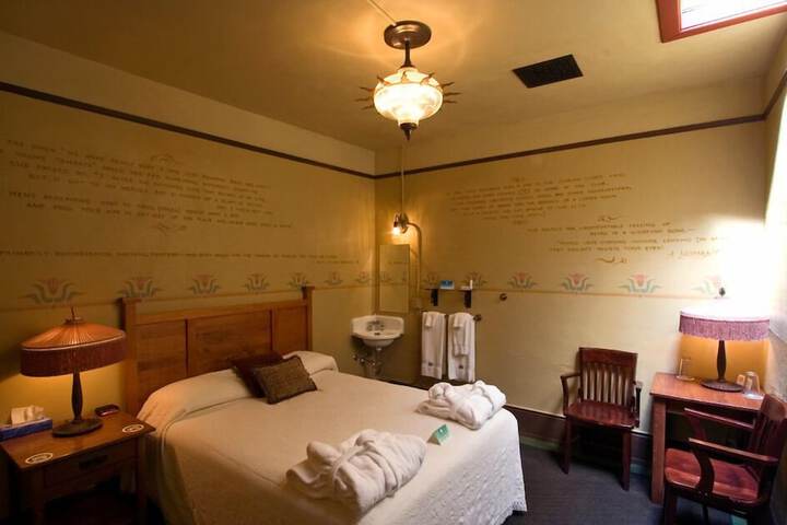 Room 8 of 35