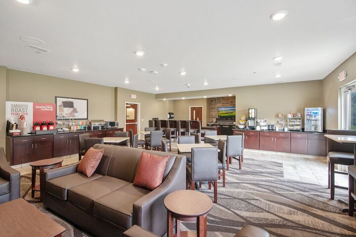 Lounge 64 of 69