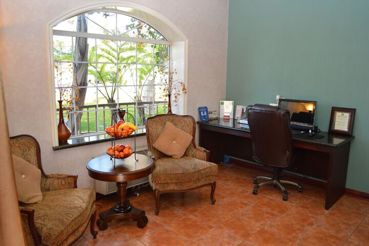 Business Center 34 of 37