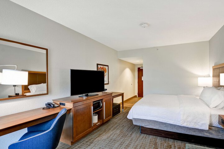 Room 33 of 47