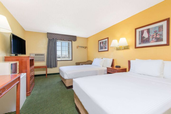 Room 6 of 15