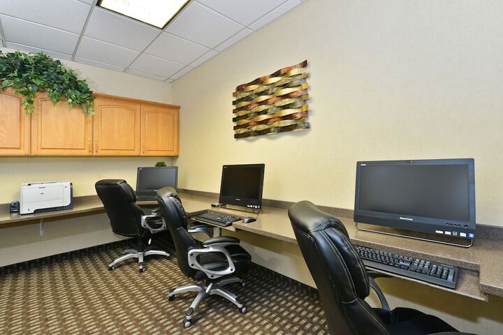 Business Center 90 of 93